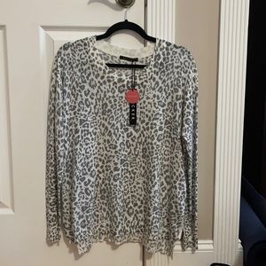 NWT decker leopard sweater w/zipper detail Size L